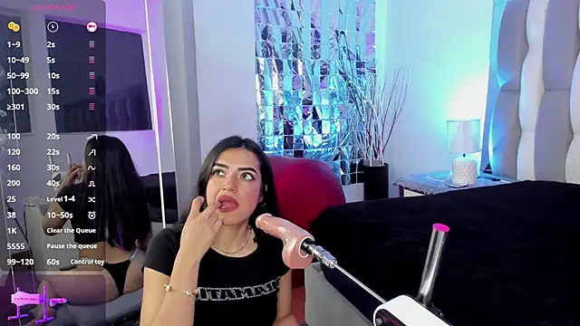 Snapshot of IsaDiiaz chatting on 10/16/25, 04:13 IsaDiiaz online show from 10/16/25, 04:13