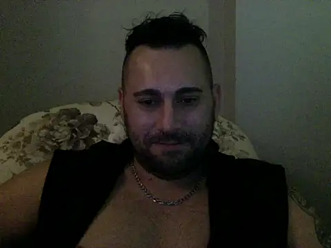 Snapshot of izlebeni_ chatting on 11/16/25, 07:41 izlebeni online show from 11/16/25, 07:41