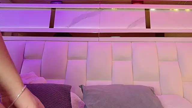 samanthaa sm online show from 10/25/25, 11:40