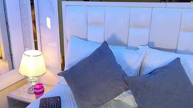 samanthaa sm online show from 11/22/25, 11:53