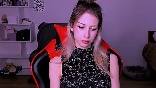 Lori lolii online show from 10/11/25, 07:45