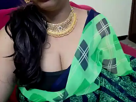 Snapshot of tamilqueenbaby chatting on 09/22/25, 06:37 tamilqueenbaby online show from 09/22/25, 06:37