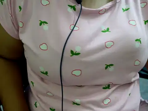 Snapshot of tamilqueenbaby chatting on 10/10/25, 02:16 tamilqueenbaby online show from 10/10/25, 02:16