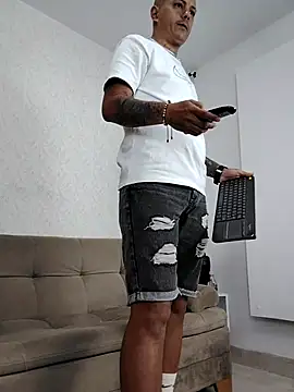 MaximoHall86 online show from 10/08/25, 12:36