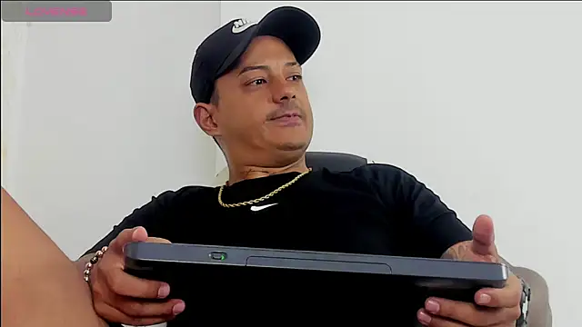 MaximoHall86 online show from 10/20/25, 12:49