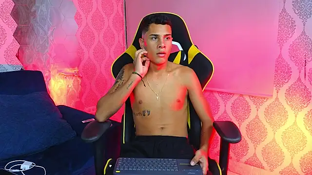 Snapshot of Twink_davidxx chatting on 09/20/25, 07:37 Twink davidxx online show from 09/20/25, 07:37