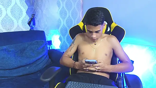 Snapshot of Twink_davidxx chatting on 09/22/25, 07:27 Twink davidxx online show from 09/22/25, 07:27