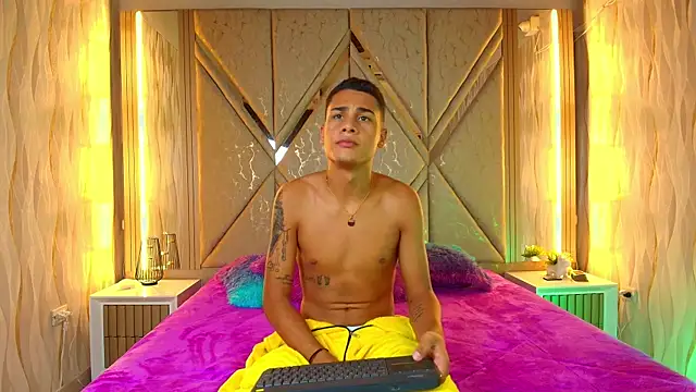 Snapshot of Twink_davidxx chatting on 09/27/25, 07:41 Twink davidxx online show from 09/27/25, 07:41