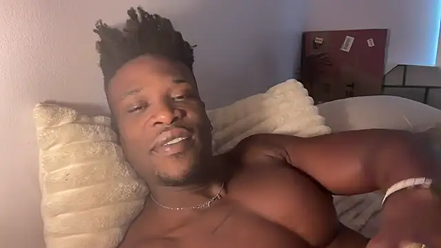 Snapshot of MrDaddyBlackNi9e chatting on 11/14/25, 01:10 MrDaddyBlackNi9e online show from 11/14/25, 01:10