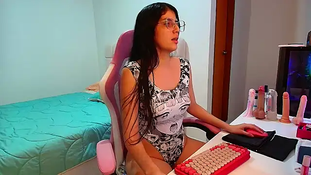 Snapshot of Julieta_Rose19 chatting on 11/15/25, 03:37 Julieta Rose19 online show from 11/15/25, 03:37