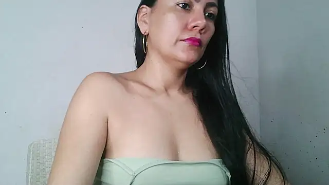 Snapshot of Danna_Traviesa chatting on 11/18/25, 05:39 Danna Traviesa online show from 11/18/25, 05:39