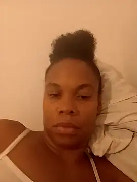 Snapshot of PrettahSantos chatting on 10/15/25, 11:49 PrettahSantos online show from 10/15/25, 11:49