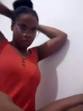 Snapshot of PrettahSantos chatting on 11/21/25, 03:27 PrettahSantos online show from 11/21/25, 03:27