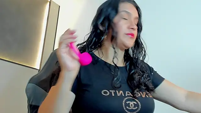 Snapshot of zoee_zi chatting on 10/15/25, 07:03 zoee zi online show from 10/15/25, 07:03