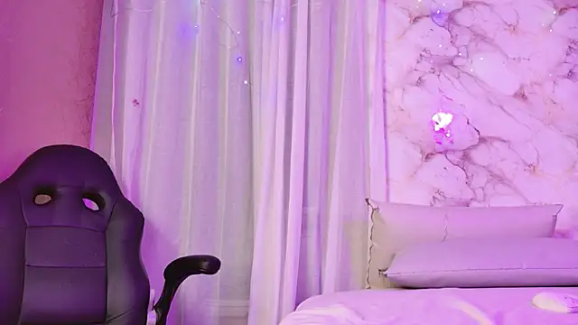 yliria010 online show from 10/31/25, 04:24