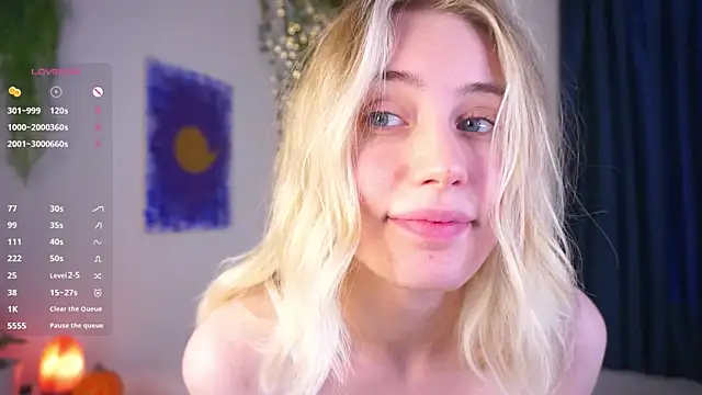 HoneyRay online show from 10/31/25, 08:04