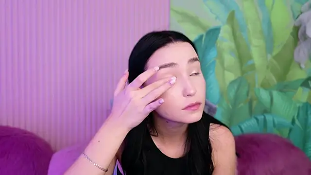 Amanda Choi online show from 10/10/25, 05:28