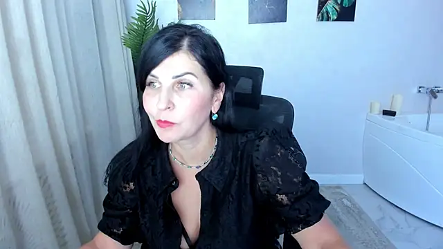 Moon Veloure1 online show from 11/09/25, 12:25