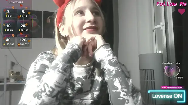 Snapshot of ChristinaFivePlus chatting on 10/09/25, 05:22 ChristinaFivePlus online show from 10/09/25, 05:22