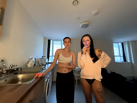 Lucy-XXX- online show from 11/18/25, 04:22