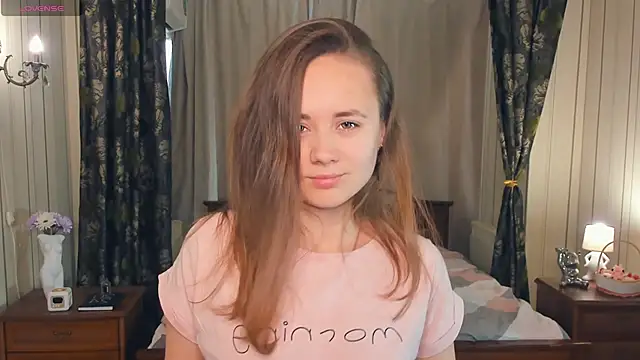 Snapshot of Crysta1Eva_ chatting on 10/31/25, 07:20 Crysta1Eva online show from 10/31/25, 07:20