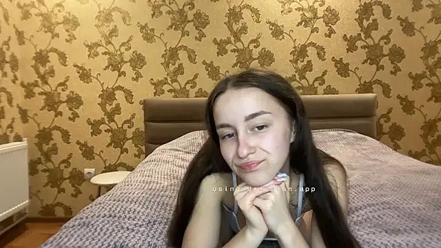 RiriLovesYouu online show from 10/19/25, 05:57