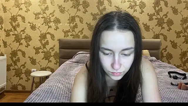 RiriLovesYouu online show from 11/02/25, 06:43