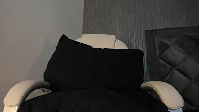 dylan cross  online show from 10/20/25, 11:32