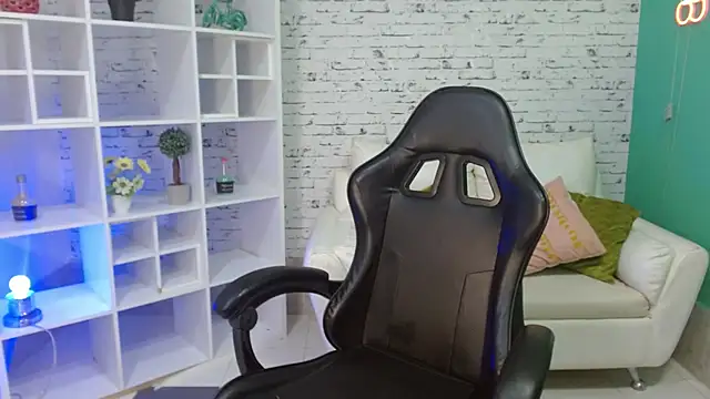 loaizalust online show from 10/12/25, 12:15