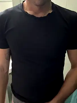 Snapshot of giovan2020 chatting on 10/29/25, 01:46 giovan2020 online show from 10/29/25, 01:46