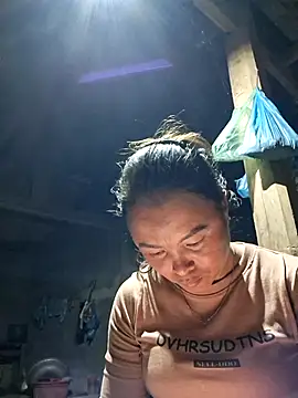 xuxulovezz online show from 10/15/25, 12:27