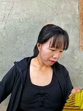 helenzz online show from 10/10/25, 12:53