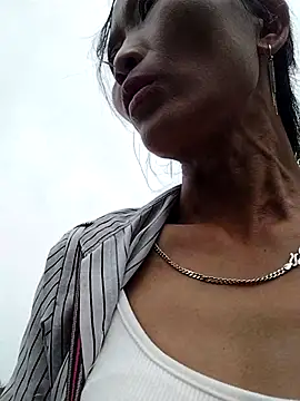 Snapshot of abigail-00 chatting on 10/21/25, 12:22 abigail-00 online show from 10/21/25, 12:22