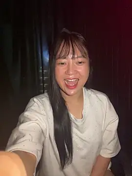 Snapshot of Be_xinh chatting on 10/01/25, 03:51 Be xinh online show from 10/01/25, 03:51