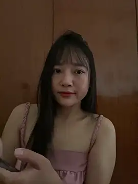 Snapshot of Be_xinh chatting on 10/20/25, 06:47 Be xinh online show from 10/20/25, 06:47