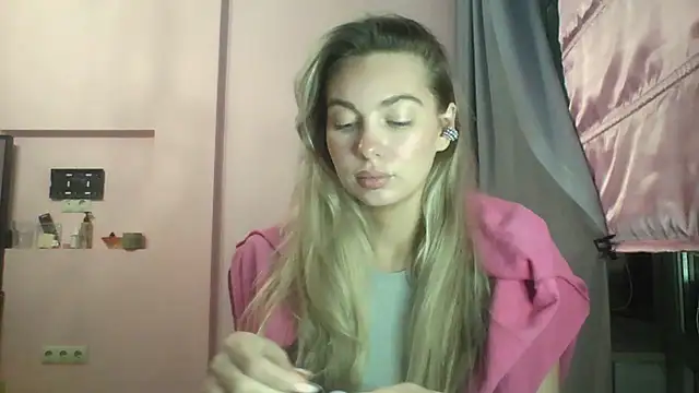 Snapshot of Soviraya chatting on 09/29/25, 02:22 Soviraya online show from 09/29/25, 02:22