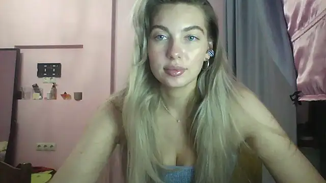 Snapshot of Soviraya chatting on 10/12/25, 02:27 Soviraya online show from 10/12/25, 02:27