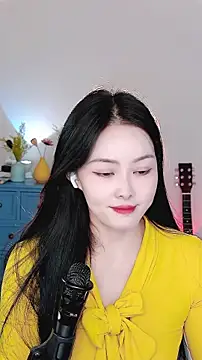 Snapshot of L--emon chatting on 09/25/25, 11:25 L--emon online show from 09/25/25, 11:25