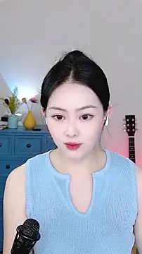 Snapshot of L--emon chatting on 09/26/25, 11:47 L--emon online show from 09/26/25, 11:47