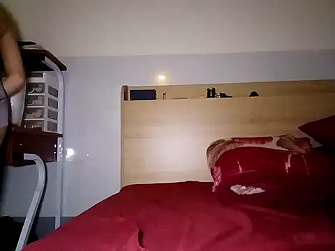 Snapshot of Soin18 chatting on 11/05/25, 05:51 Soin18 online show from 11/05/25, 05:51