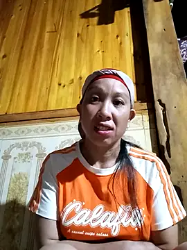 Snapshot of vtmbae chatting on 10/13/25, 07:36 vtmbae online show from 10/13/25, 07:36