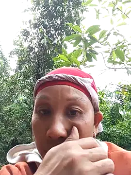 Snapshot of vtmbae chatting on 10/21/25, 01:17 vtmbae online show from 10/21/25, 01:17