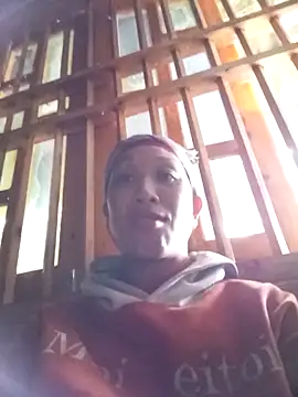 Snapshot of vtmbae chatting on 10/24/25, 01:24 vtmbae online show from 10/24/25, 01:24