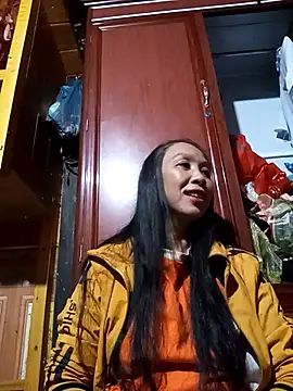 Snapshot of vtmbae chatting on 11/12/25, 02:12 vtmbae online show from 11/12/25, 02:12