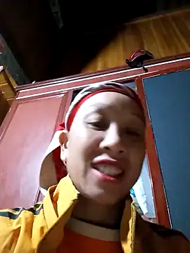 Snapshot of vtmbae chatting on 11/14/25, 12:31 vtmbae online show from 11/14/25, 12:31