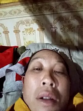 Snapshot of vtmbae chatting on 11/18/25, 01:48 vtmbae online show from 11/18/25, 01:48