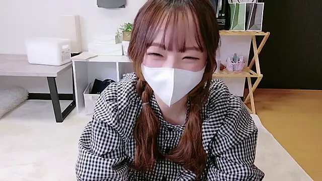 saku sakura  online show from 10/28/25, 12:52