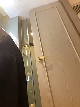 Snapshot of miumiu-66 chatting on 11/19/25, 01:11 miumiu-66 online show from 11/19/25, 01:11