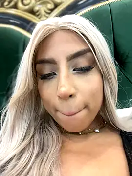 Snapshot of CourtneyRoses chatting on 10/09/25, 04:32 CourtneyRoses online show from 10/09/25, 04:32