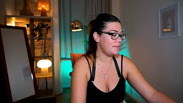 mrs fllowerr online show from 10/16/25, 05:58